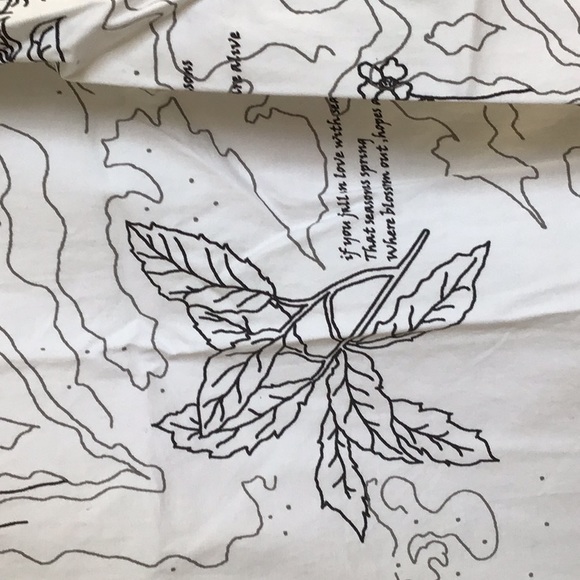 Black and white floral print - Picture 3 of 4